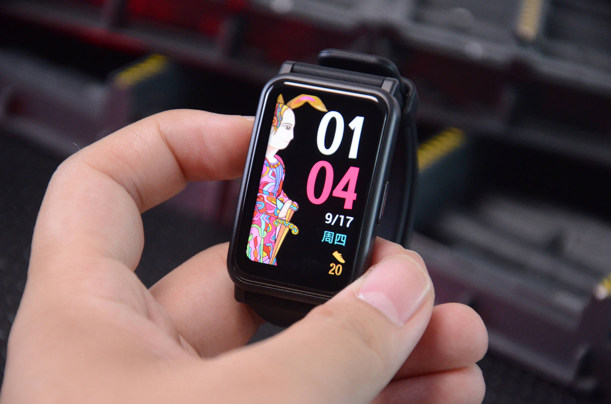 原创荣耀手表es开箱164英寸大屏设计内置12门动画健身课程