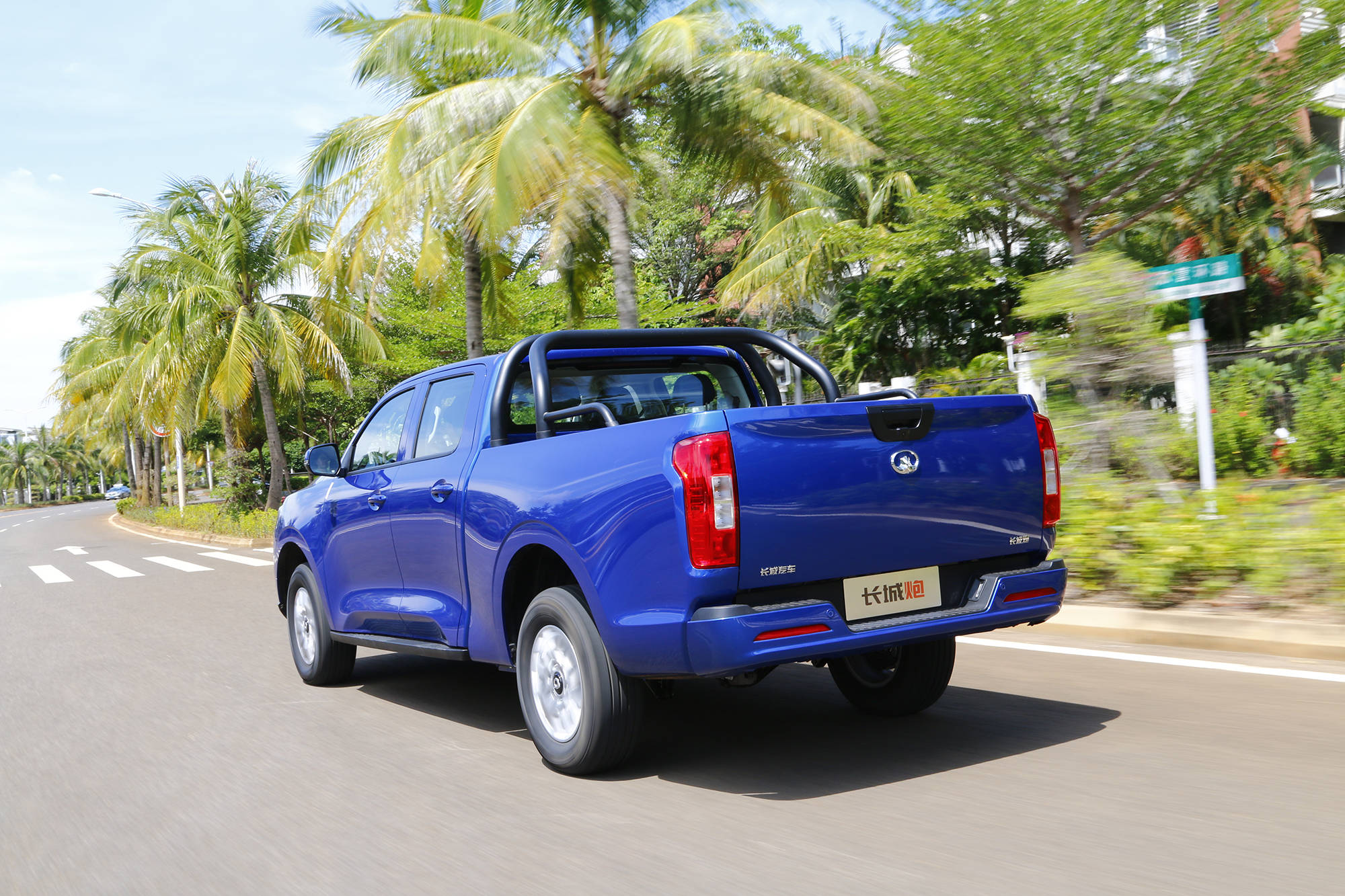 耐看有劲空间大试驾长城炮柴油8at