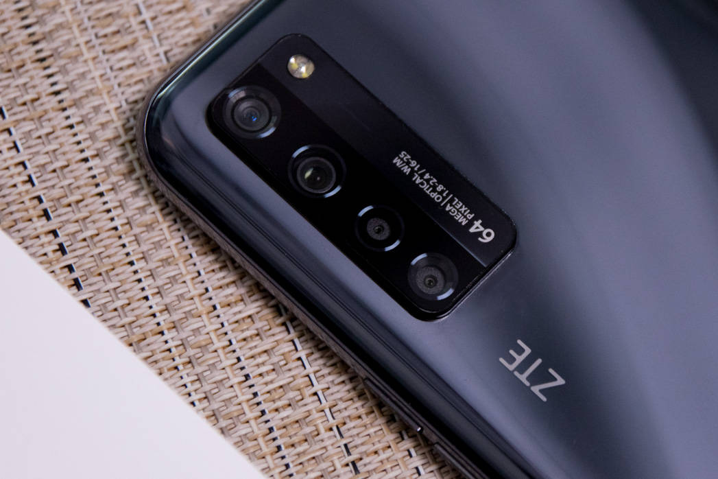 将黑科技变成现实首款屏下摄像头手机中兴a20评测