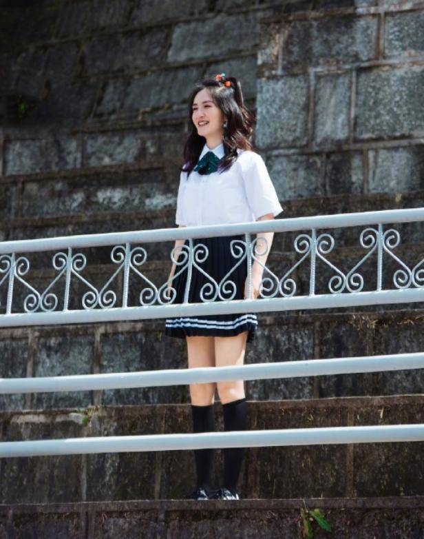 谢娜也太元气了穿高中生制服青春无敌确定是39岁俩娃妈