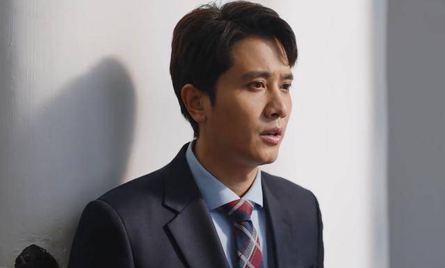 《亲爱的自己》:你的卑躬屈膝无怨无悔,换来他和"绿茶"出轨?_彭冠英