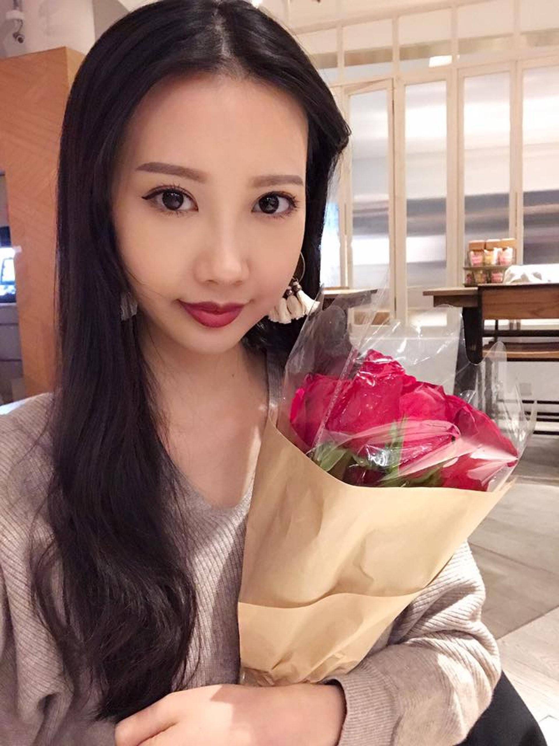 原创患癌歌手李明蔚网络筹钱求救我们看到了一个穷困女孩的富有