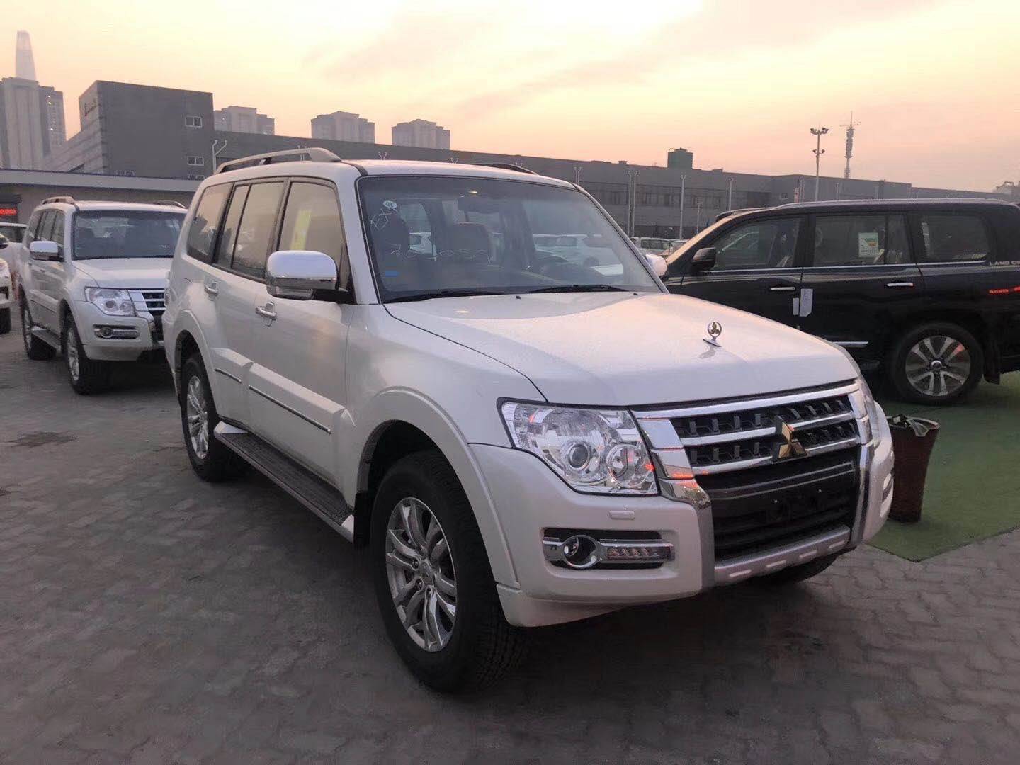 19款三菱帕杰罗v97现车降价经典山猫suv