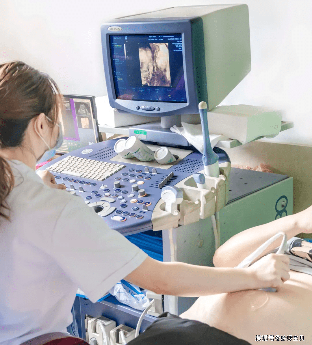 原创女婴生下来有三条腿产前检查正常是四维彩超不够高清吗