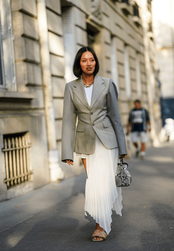 原创西装配百褶裙初秋穿很突兀刘诗诗蓝色西装配百褶裙超有气质