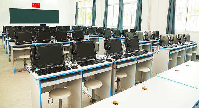 多媒体教室需配置哪些主要教学设备