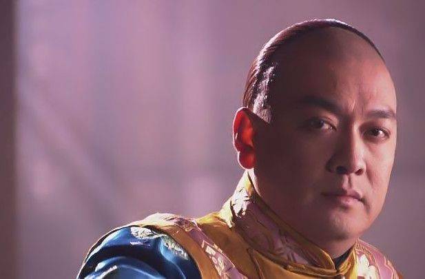 当差,实则整天纠集一帮地痞无赖欺男霸女,同在神机营的季宗布看不过眼