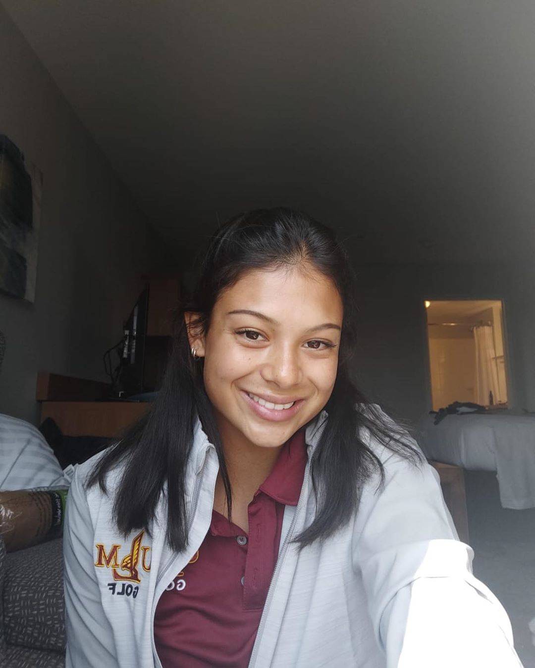 组图:奥地利美女爱打高尔夫 金牌 肤色相得益彰