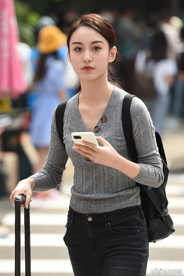 原创北电同寝成员曝光王梓莼夏梦和张子枫同住被称为仙女寝室