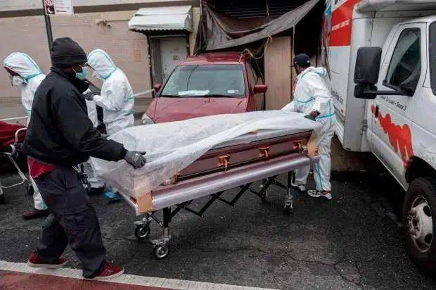 纽约一殡仪馆承诺10万元帮客户下葬,却将近百具尸体