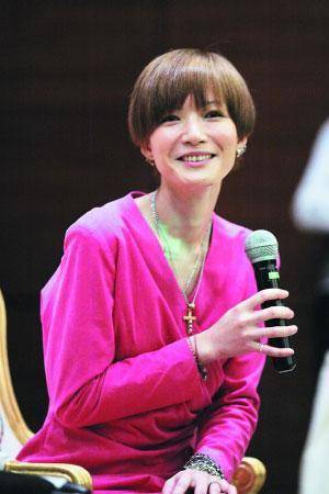 46岁卢巧音她是谢霆锋的初恋她的好心分手是唱给谁的