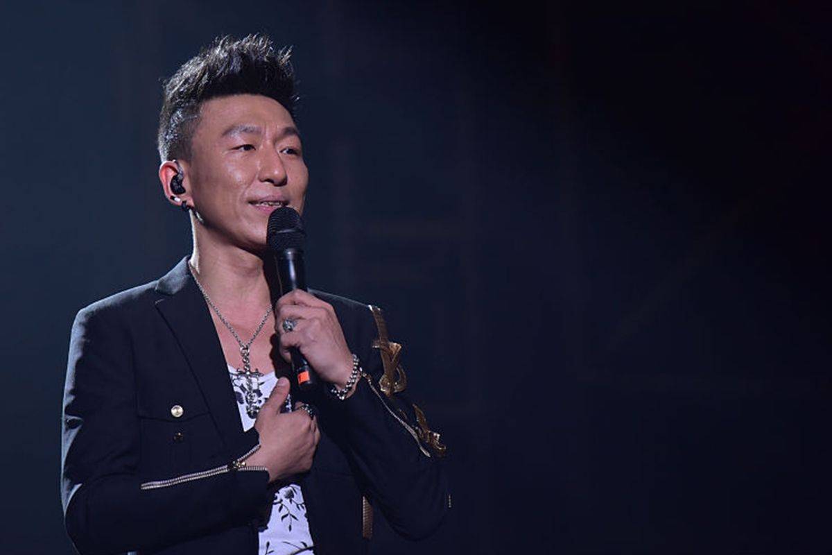 陈羽凡与女友何时珍年龄相差18岁这段不寻常恋爱您看好吗