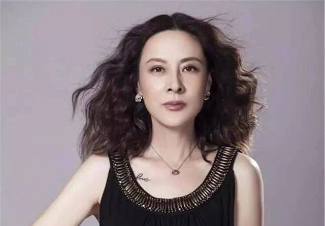 79年李萍考入了峨嵋电影制片厂当演员,早年刚出道时她还演过电影