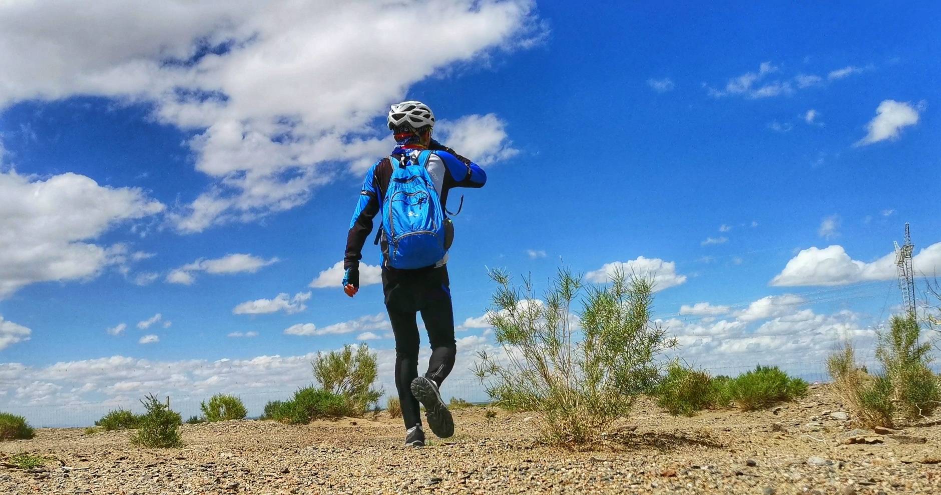 原创行者毅凌骑行青藏d3d4深入柴达木荒凉戈壁滩