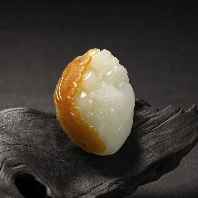 海派玉雕大师万伟琢玉今生苦中作乐弘艺雕璞无怨无悔
