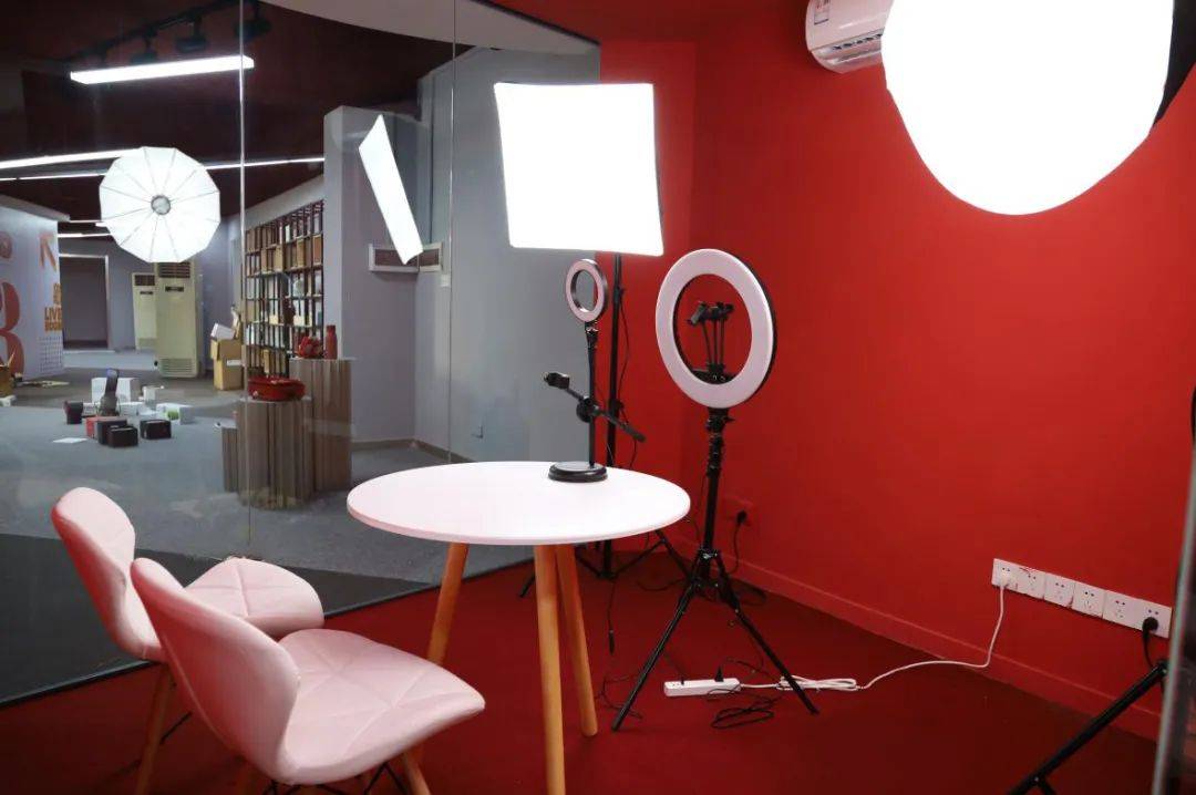 亿级流量快手首个官方直播中心启用倒计时两天