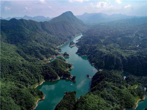 江埡水庫江埡水庫位於張家界市慈利縣江埡鎮,國家4a級風景區.