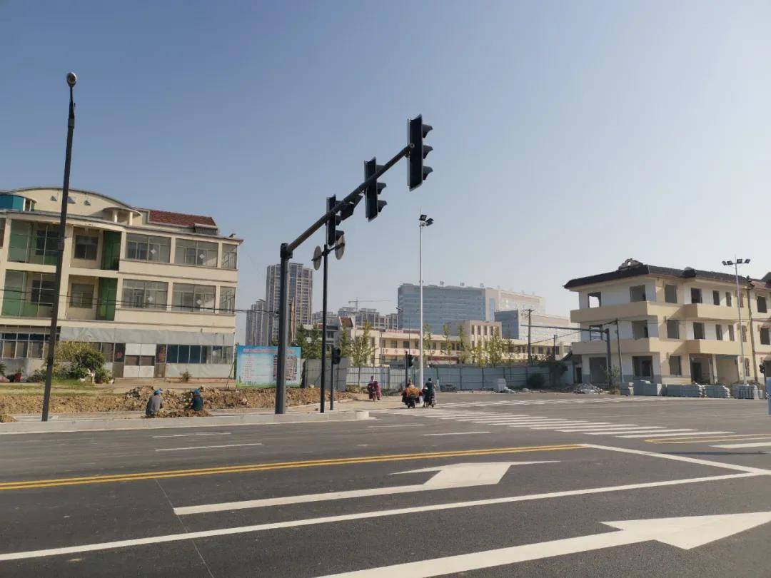 赣榆多个人流量密集路口加装红绿灯保障群众出行安全