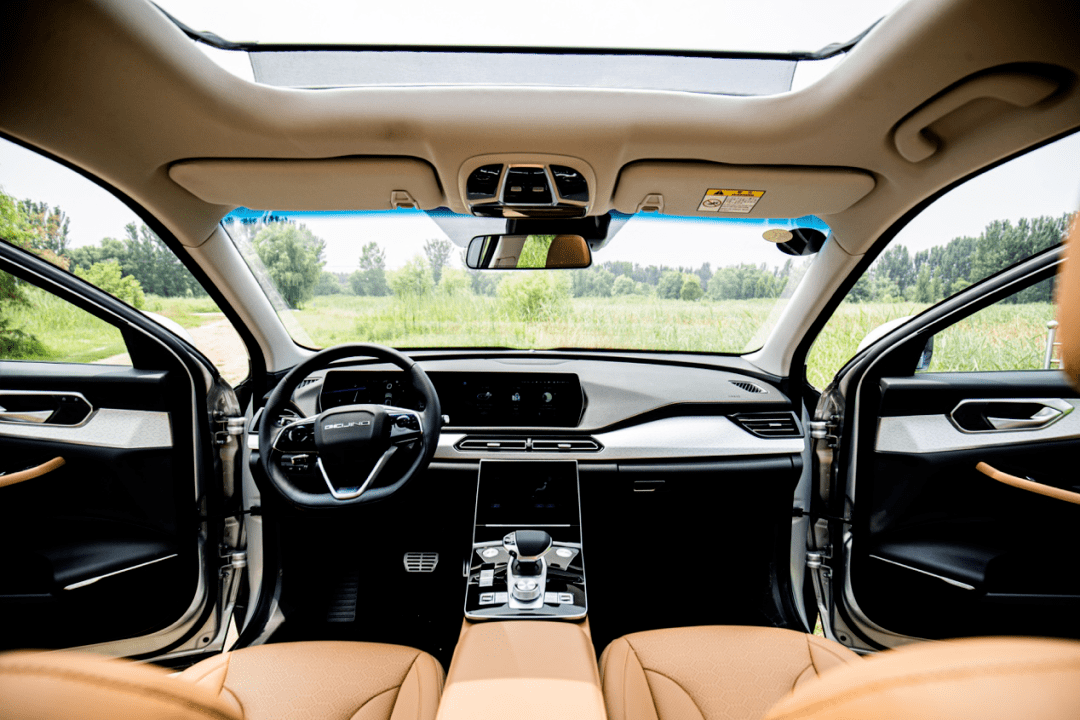 beijing-x7的内饰材料也同样是高品质的体现.