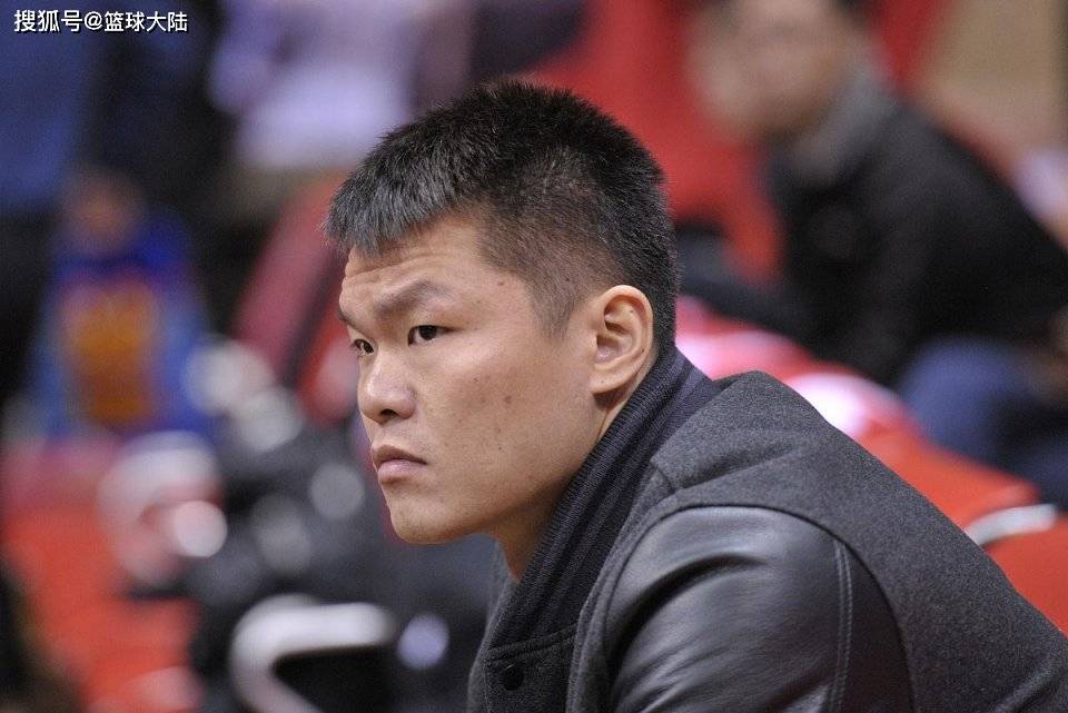 提拔的,当初朱芳雨为了腾出位置,送走了周湛东,徐铭智,杨金蒙等球员