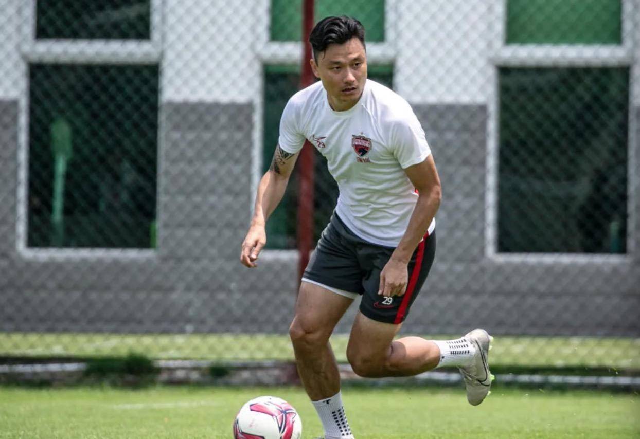 13场6球郑智后中国足坛新大哥浮现控场方面情商碾压郑智