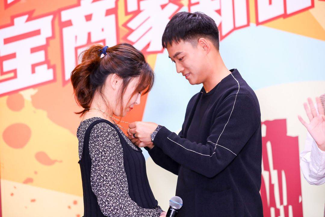 中韩混血淘宝店主张雪莲和她的丈夫2016年她们的女儿出生,女儿的名字"