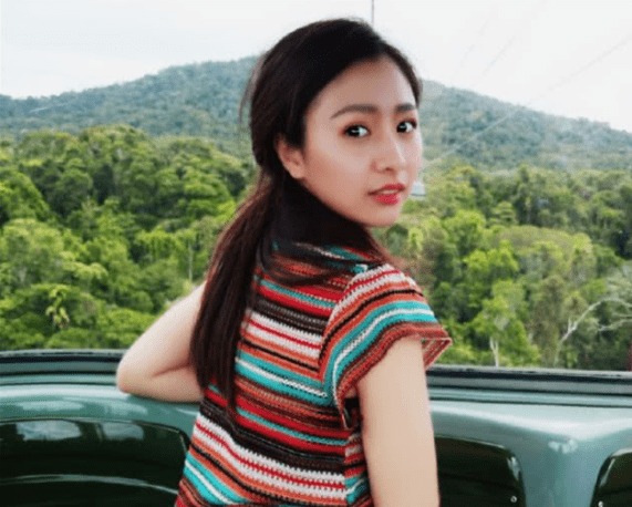 还记得周星驰电影《功夫》里面那个小女孩,如今25岁美成这样了_王仕颖