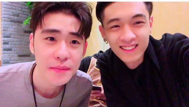 别以为德云社的少爷只有郭麒麟开着玛莎拉蒂的秦霄贤也是富二代