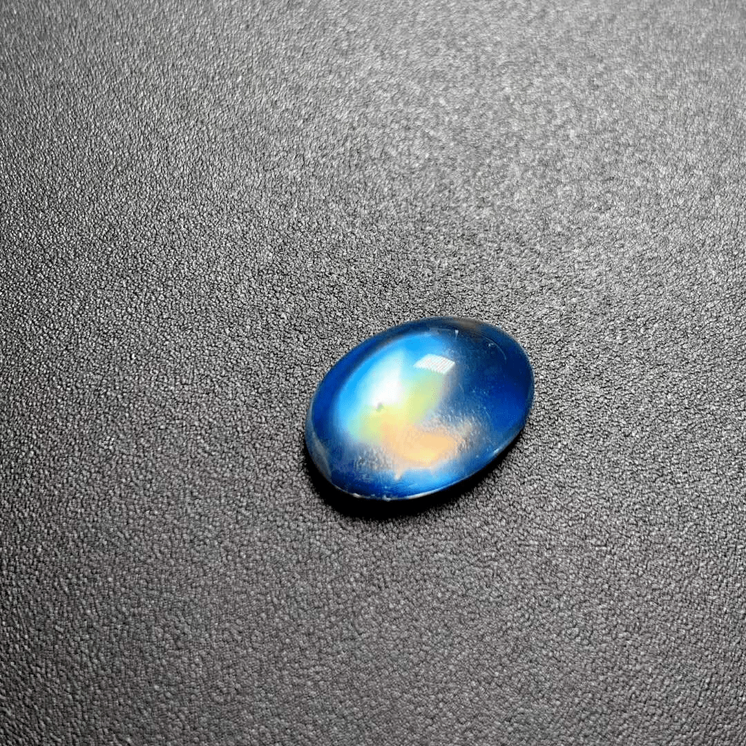 月光石不同的顏色與切割形狀！怎樣的月光石比較好？