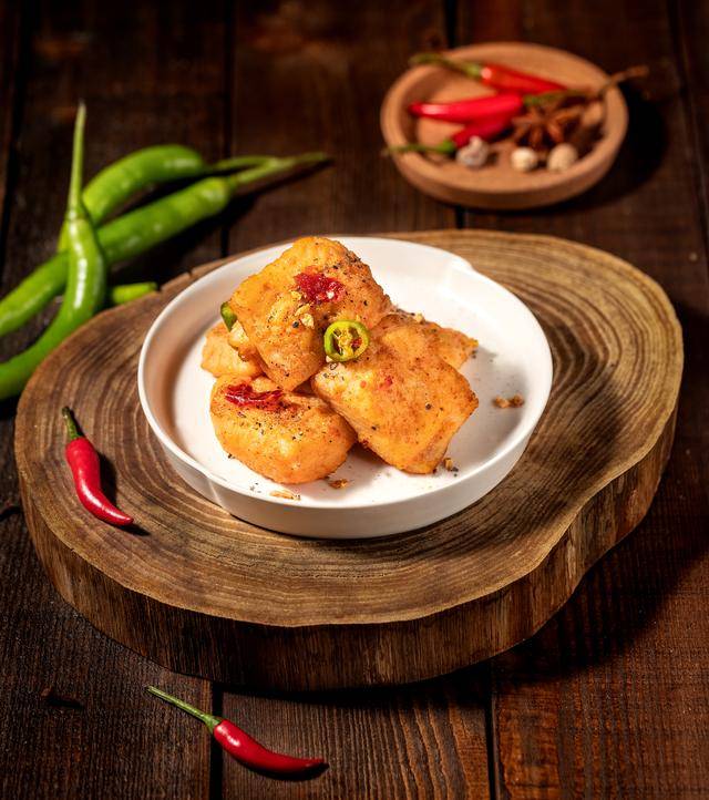 梁厨今天亲手教大家做口感满分,营养满分的"香烤巴沙鱼"!