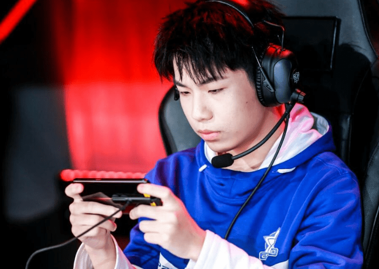 原创kpl花海成队伍不粘锅被水友吐槽冰清玉洁或成下一猫神