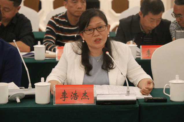 图为:专家建言献策常伟,张兴国,许轲,李浩杰,马均