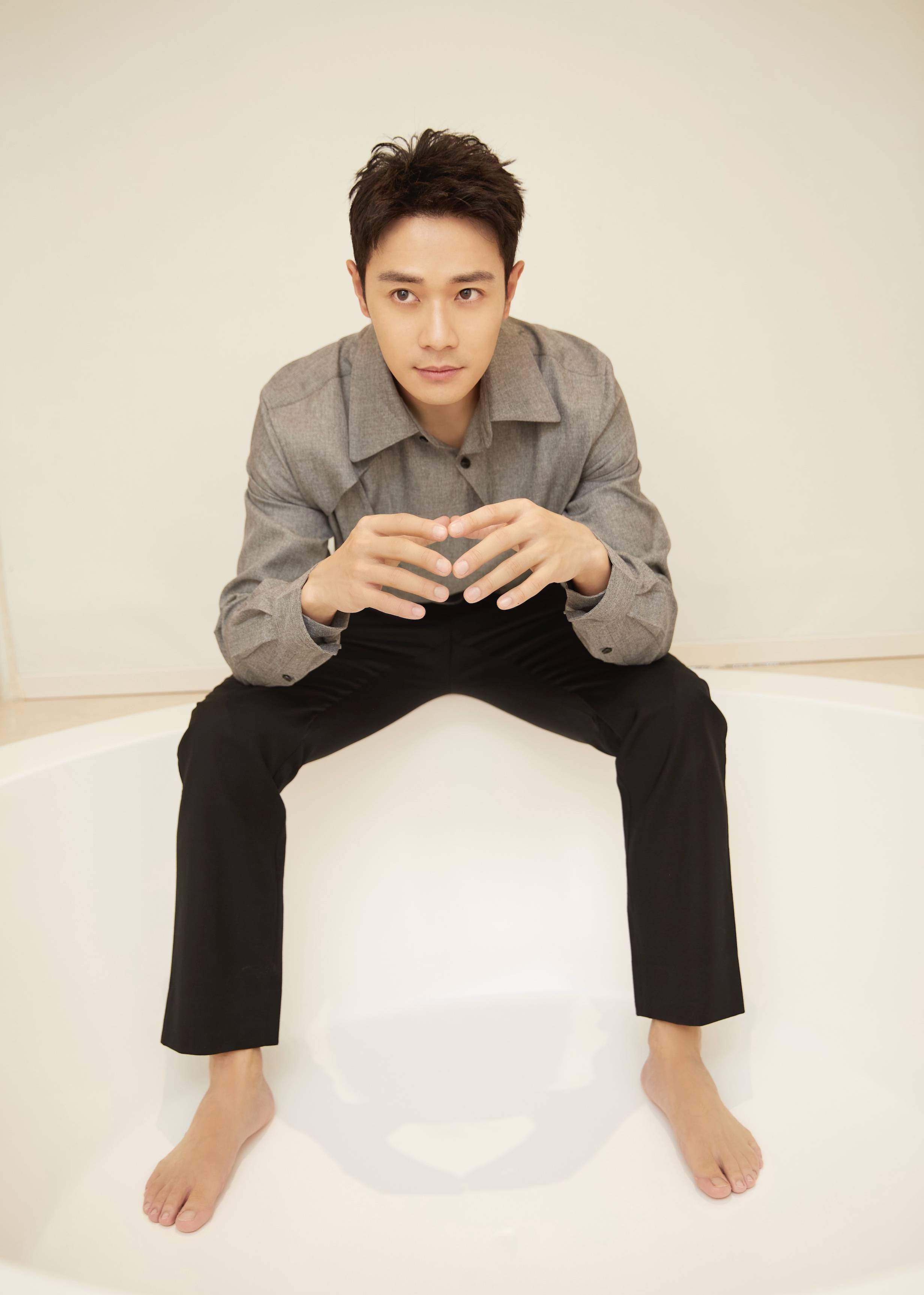 曹骏入选星辰大海青年演员计划绅士风度绽放百花之间