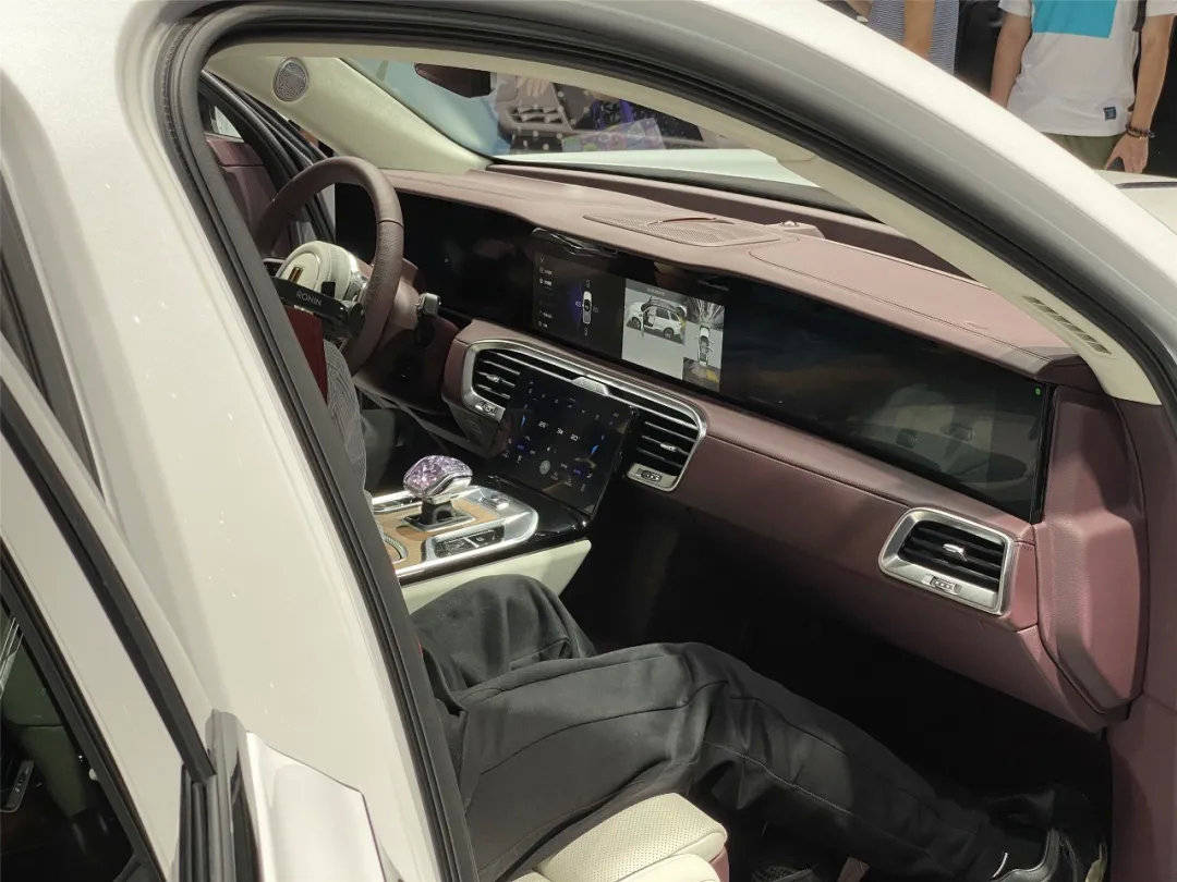 现场实拍:红旗e-hs9亮相北京车展,气场惊人!_搜狐汽车_搜狐网