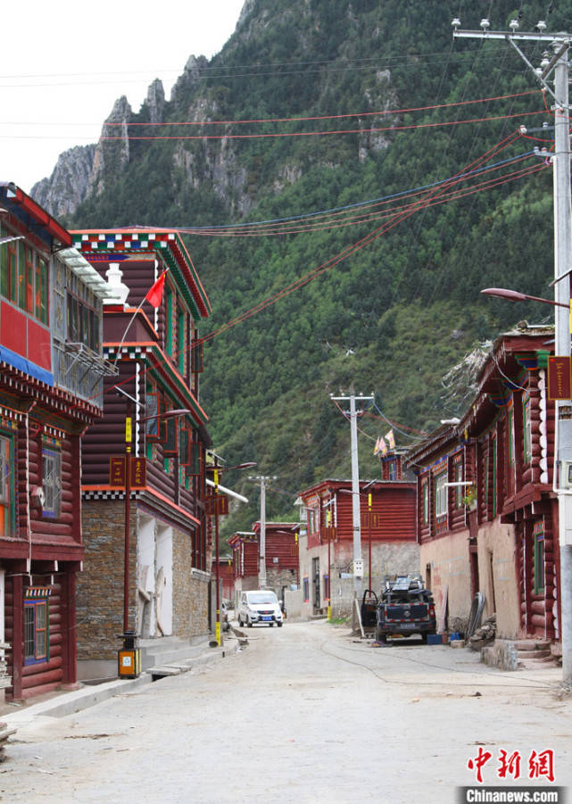 中新社记者 赵朗 摄岗托村坐落于"藏东明珠"昌都市江达县,是西藏解放