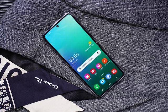 原创三星galaxy z flip 5g图赏 可秀气也可西装暴徒