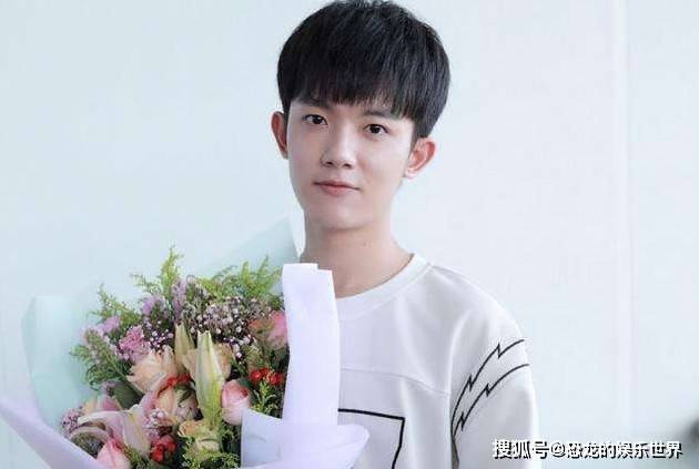 李明德虽然饰演的一直都是高中生,但其实李明德大学都已经毕业了,他是