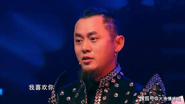 因初恋他成"断手"魔术师,她订婚他结婚,错过12年后他:在一起_韩晓峰