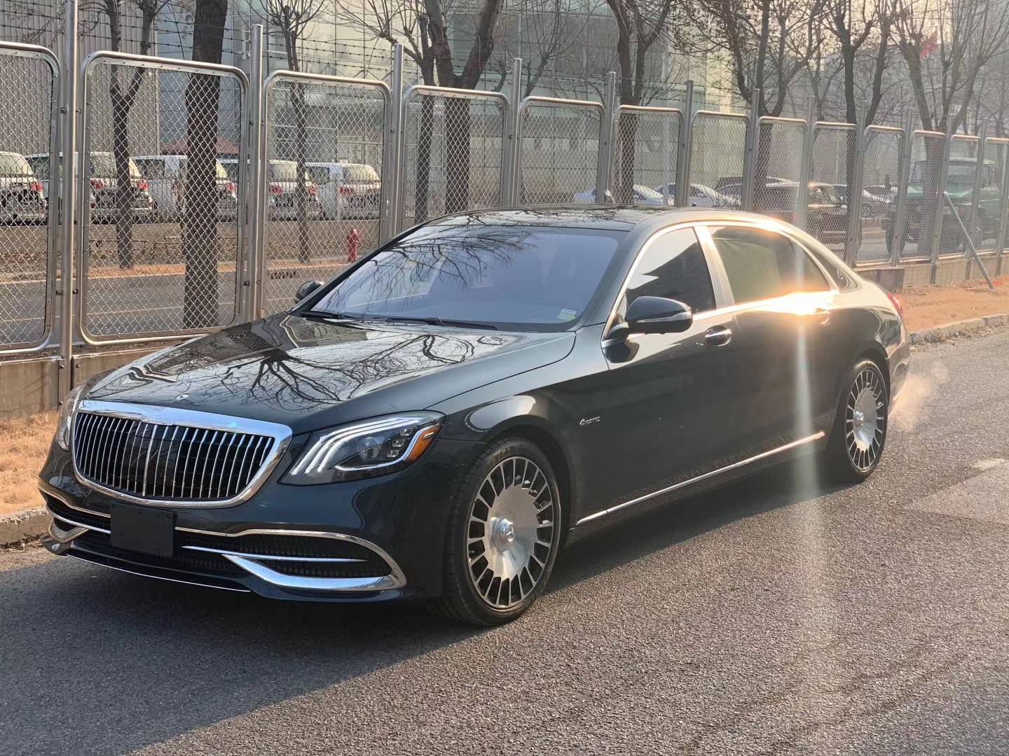 奔驰迈巴赫s560底价售全国 豪华内舱显不凡