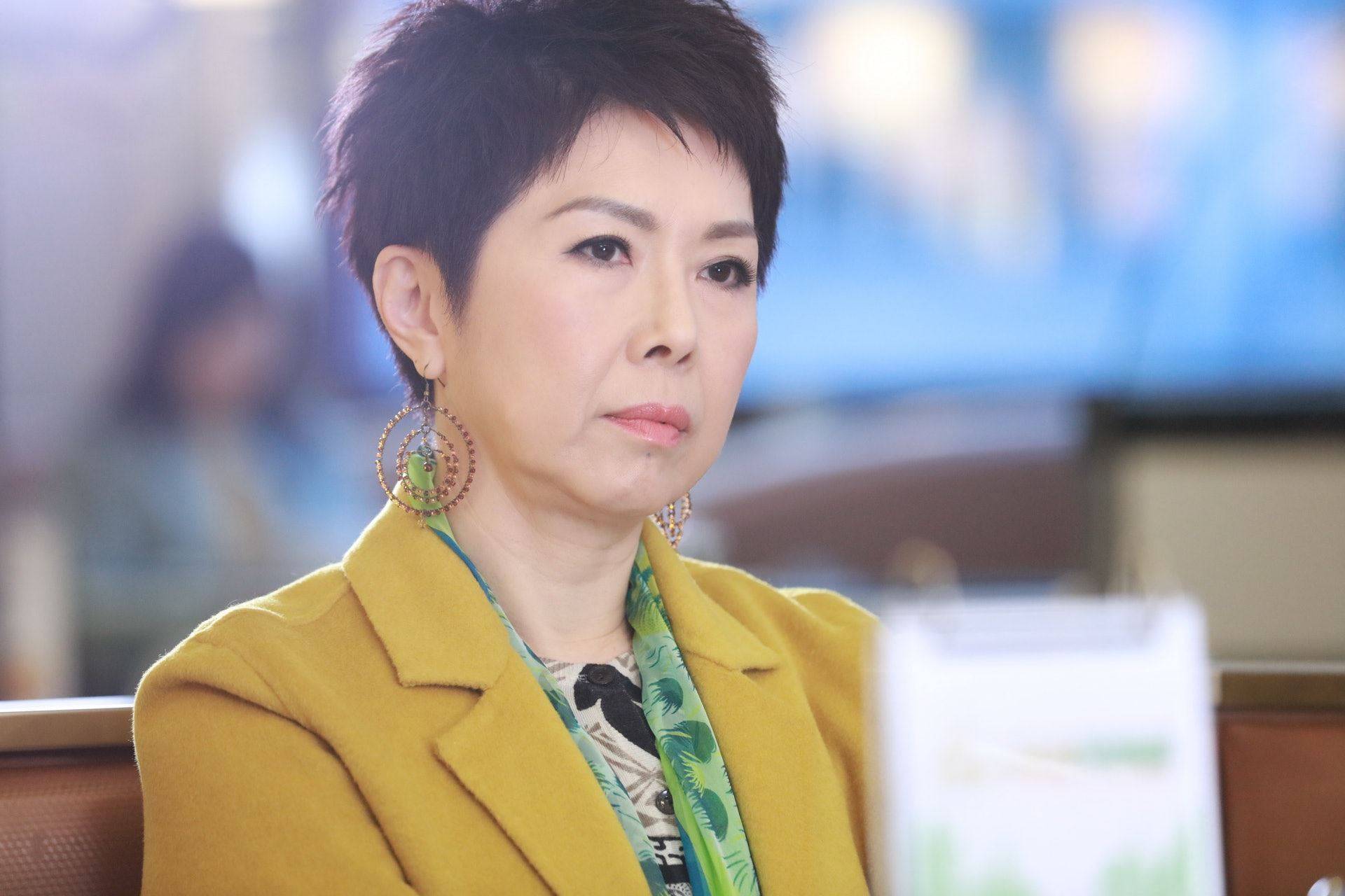 62岁关菊英近照,神隐近一年再次现身医院,与同性密友同居拒再婚