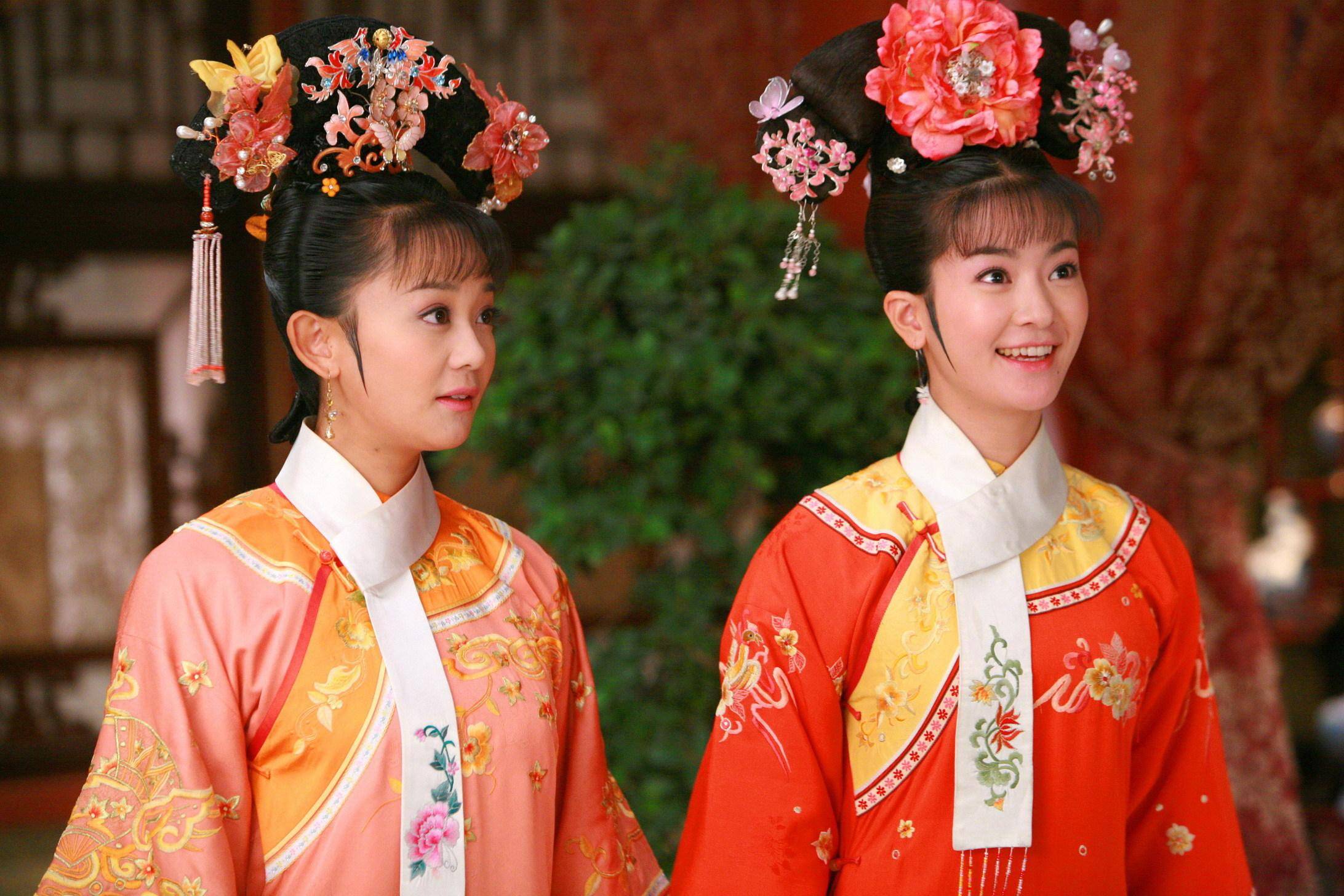 当时饰演小燕子的李晟在《还珠格格》中和李佳航因戏生情,两个人后来
