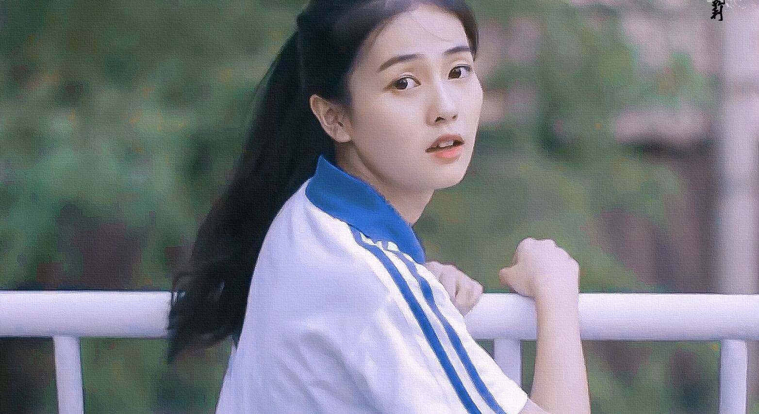 原创18岁练习生落选,21岁担任猫的树女主,白鹿幸运又坎坷的26年