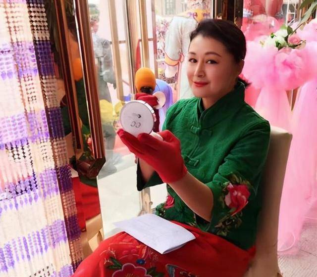 原创"谢大脚"于月仙,照顾"折叠人"弟弟,婚姻留下个一生的遗憾