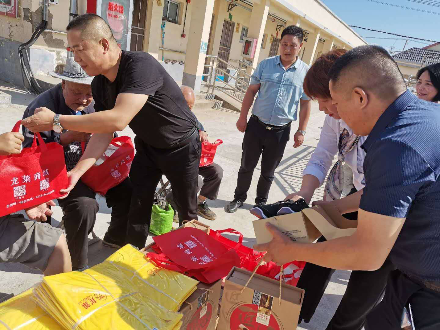 张国强 朱代桂 摄影报道2020年9月30日,在国庆中秋"双节"来临之际