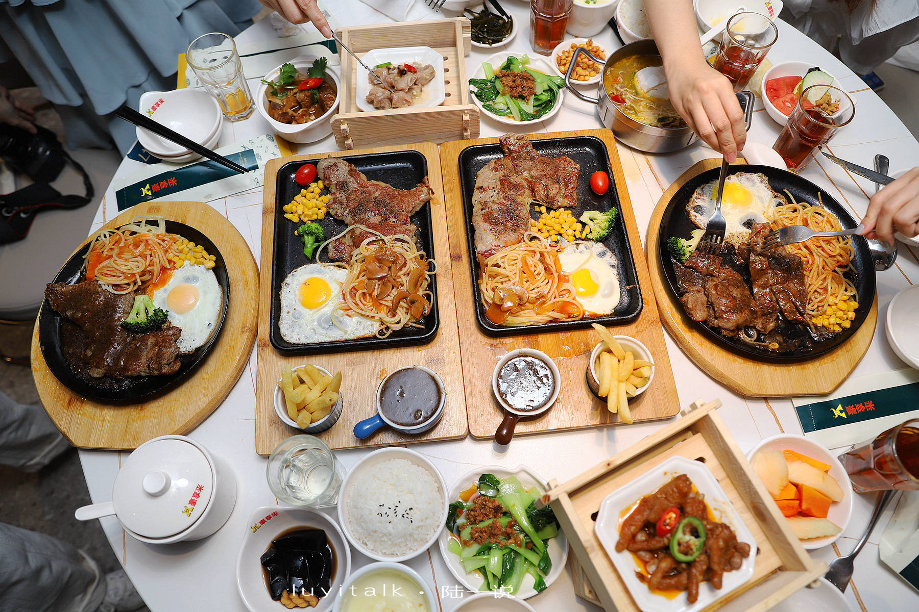 十一不回家,一群朋友到全新风格的豪享来欢聚,享一场中西餐盛宴_海沧