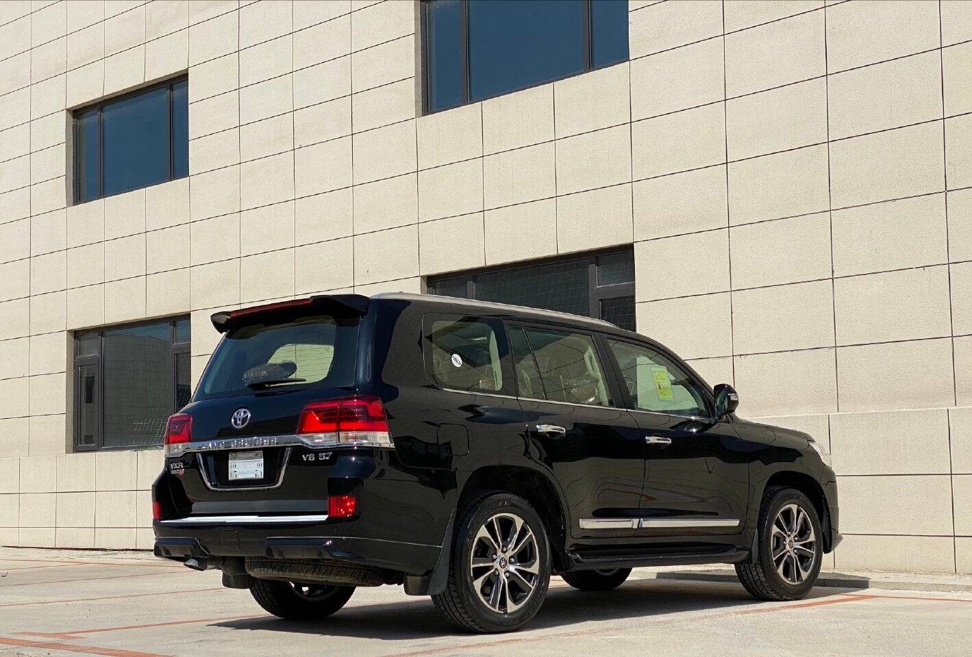 新款丰田陆巡亮相!运动外观 空气悬挂,猛降8万,新造型比x5霸气