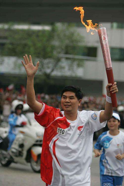 是中国举重奥运首冠,颜值高拒当演员,夺冠后放下光环潜心执教_曾国强