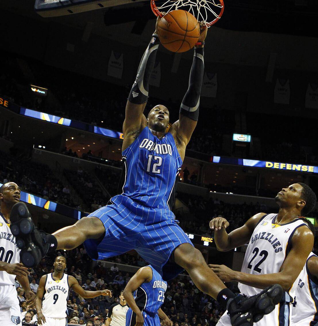 "魔兽"霍华德:最后一个传统中锋的坚守与妥协