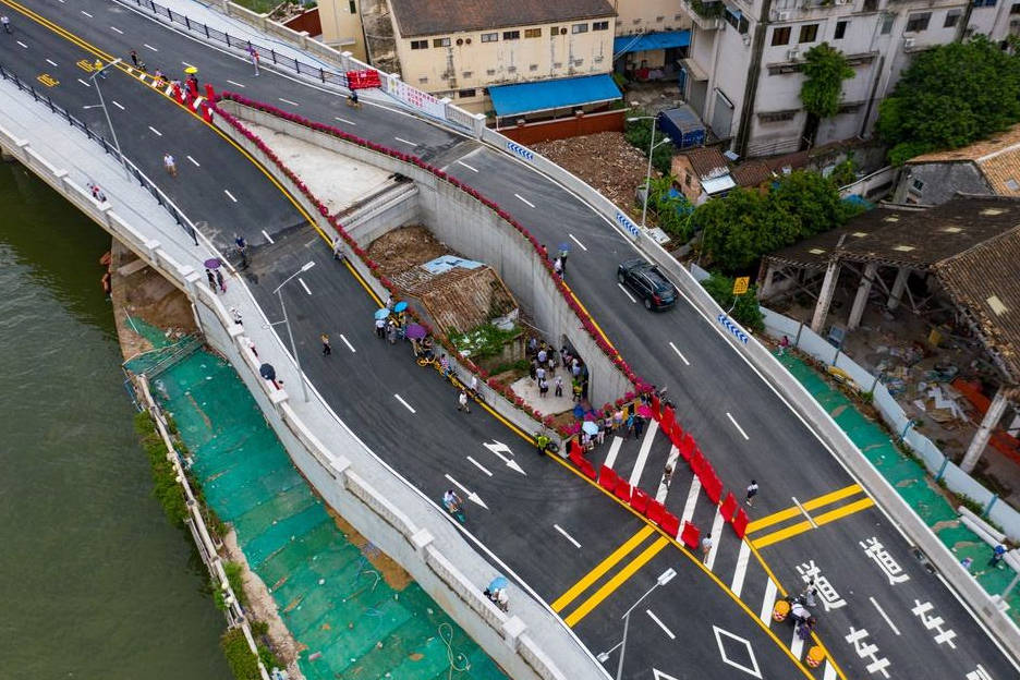 广州珠海一钉子户,屹立于大桥中间,僵持10年仍一无所获