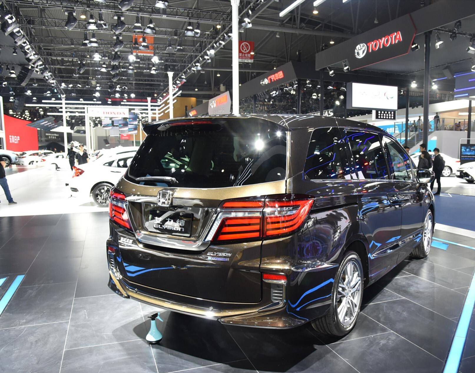 新款本田艾力绅曝光20混动油耗仅5升空间不输塞纳预售24万